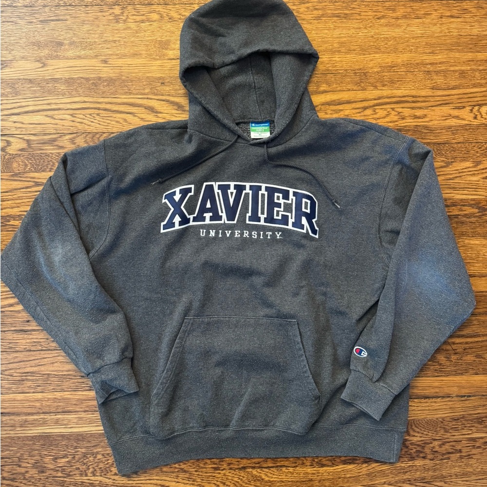 #475 XAVIER MUSKETEERS GRAY CHAMPION EXO FLEECE HOODIE.
